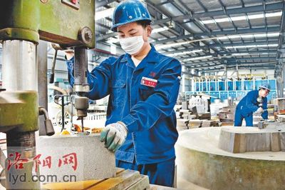 洛陽利爾耐火材料公司:研發新型材料 拓寬市場空間_新聞中心_洛陽網